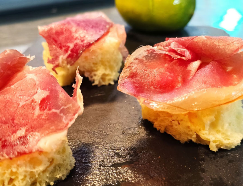 Picar entre horas: tapa de jamon