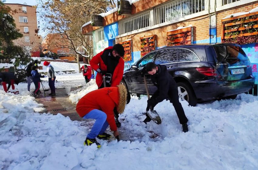  La Nevada Filomena abre paso a la solidaridad vecinal